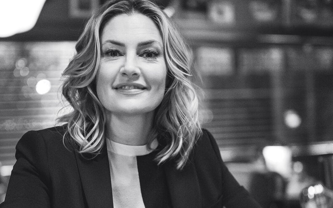 Mädchen Amick Leads Mental Health Fundraiser at Palm Springs Air Museum
